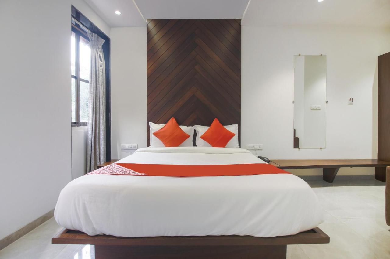 Hotel Flora Suites Bombaj Zewnętrze zdjęcie